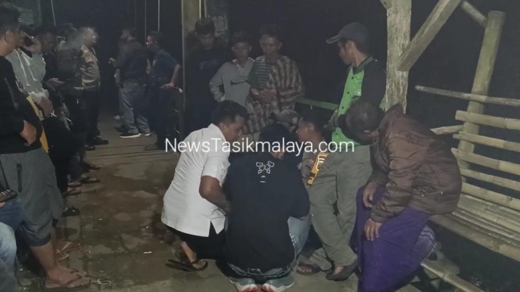 Warga Saksikan Detik-detik Pria Diduga Lompat ke Sungai Ciwulan di Jembatan Tonjong Tasikmalaya