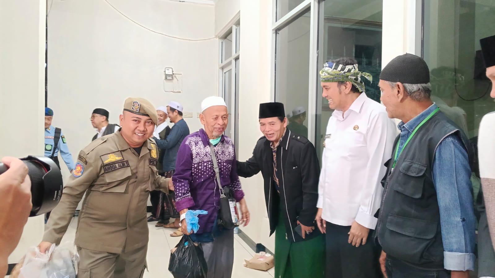 Wakil Wali Kota Tasikmalaya Sambut Hangat Kepulangan Jemaah Haji Kloter 27