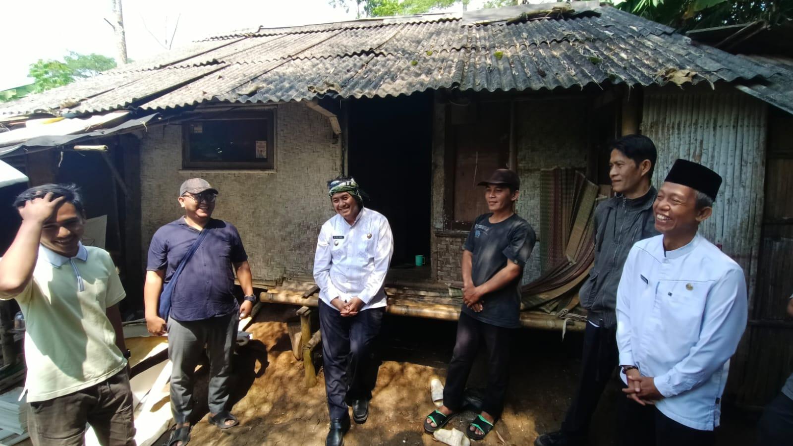 Wakil Wali Kota Tasikmalaya Tinjau Rumah Tak Layak Huni di Tamansari