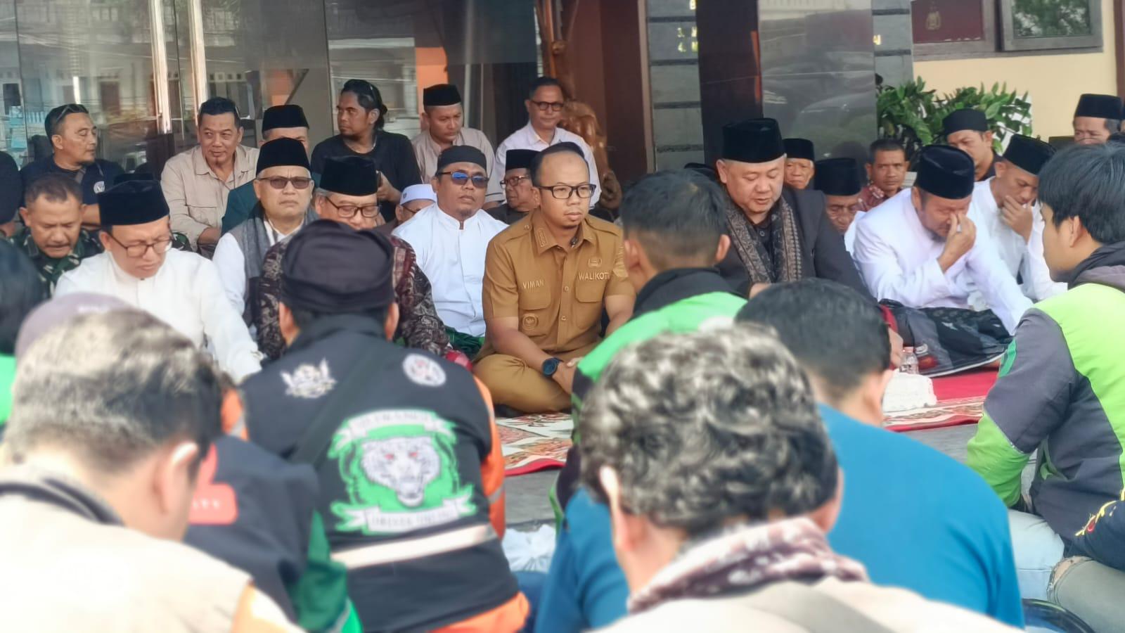 Wali Kota Viman Alfarizi Ramadhan Tindaklanjuti Aspirasi Ojol Usai Doa Bersama di Mapolres Tasikmalaya Kota