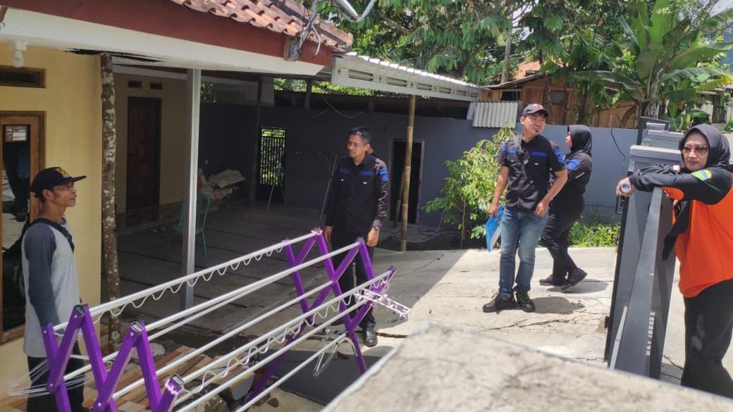Warga Terdampak Pergerakan Tanah di Cineam Tasikmalaya Dihantui Kecemasan, Tim Geologi Diharapkan Segera Bertindak