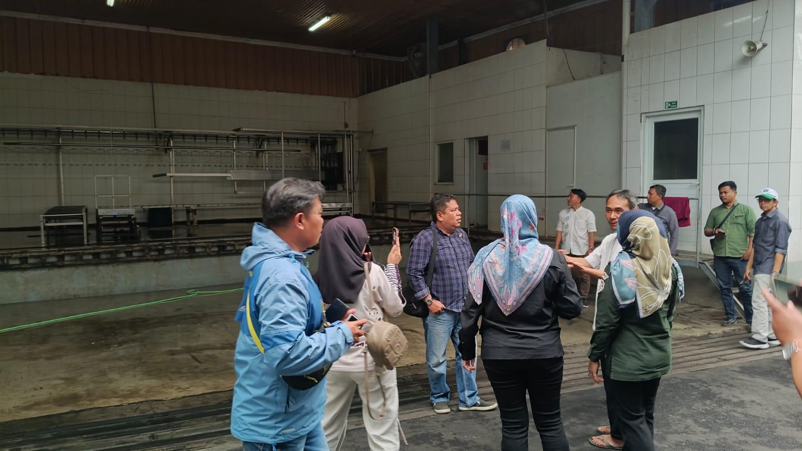 Waspadai Ayam Tiren, DPRD Kota Tasikmalaya dan Satgas Ketahanan Pangan Sidak RPH Resmi