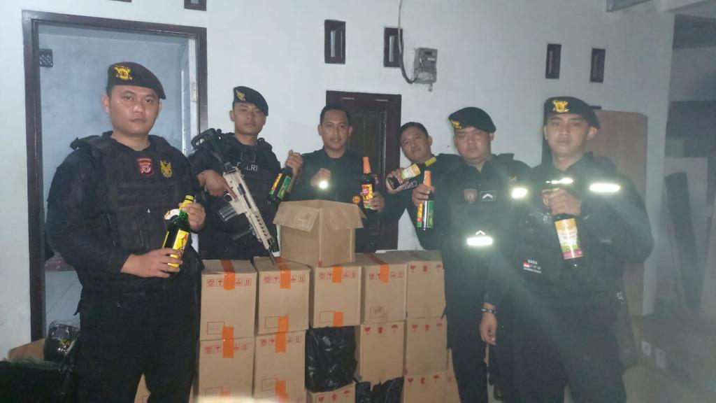 Kontrakan di Bungursari Tasikmalaya Jadi Gudang Miras Digerebek Tim Maung Galunggung, Ratusan Botol Disita