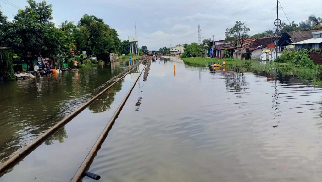 KAI Daop 2 Bandung Batalkan Sejumlah Perjalanan KA Jarak Jauh Imbas Genangan Air di Wilayah Daop 4 Semarang dan Daop 1 Jakarta