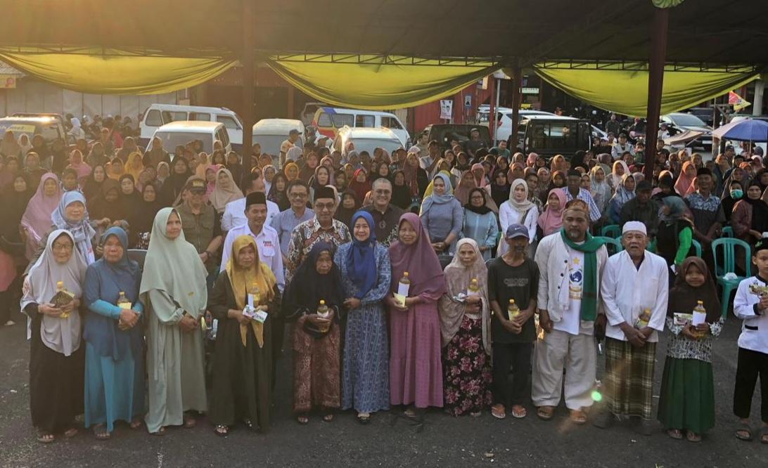 YPNS bersama Ivan-Dede Gelar Santunan Akbar untuk Fakir Miskin, Jompo, dan Anak Yatim di Tasikmalaya