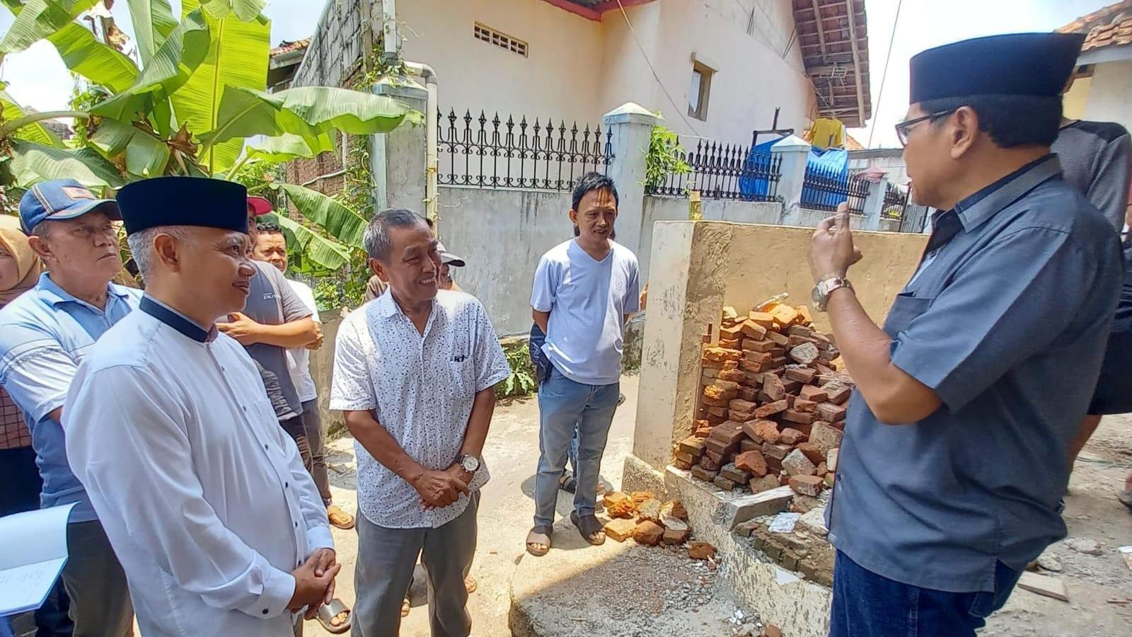 Yusuf-Hendro Tinjau Renovasi 10 Masjid, Sampaikan Komitmen Pemerataan Pembangunan