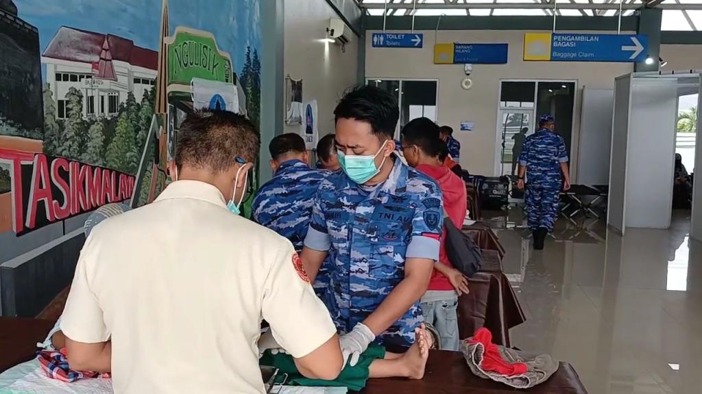 55 Anak Ikuti Khitanan Massal dalam Bakti Sosial HUT ke-79 TNI AU di Tasikmalaya