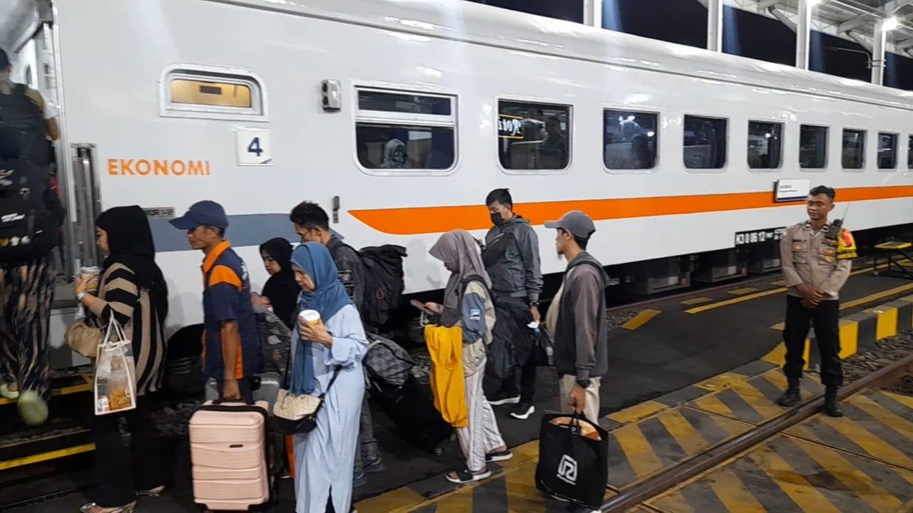 Arus Balik Mulai Terjadi di Stasiun Tasikmalaya, Polisi Perketat Pengamanan