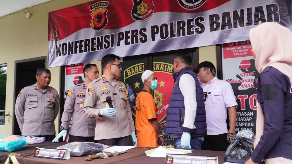 Bejat! Kakek Tua di Banjar Nekat Masuk Kamar Mandi dan Mencium Tetangganya