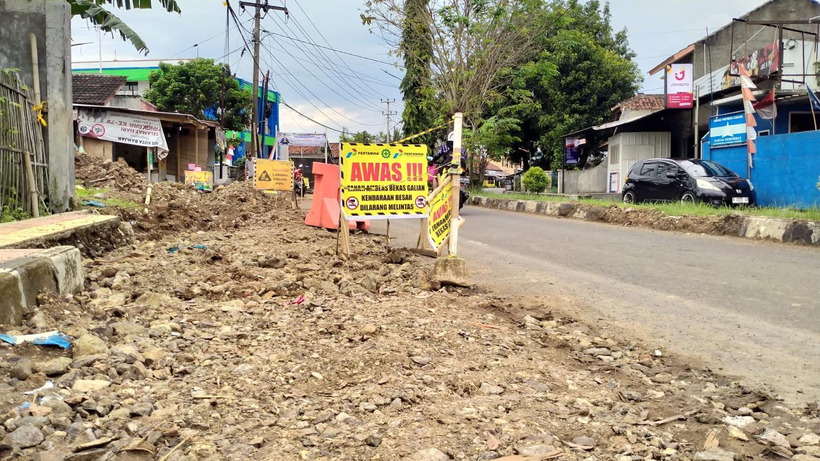 Bekas Galian Pipa Pertamina di Kota Banjar Picu Banjir dan Kecelakaan, Warga Resah