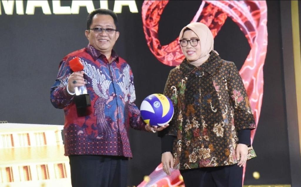 Bupati Tasikmalaya Ade Sugianto Raih Penghargaan CNN Indonesia Award 2024 untuk Ketahanan Pangan