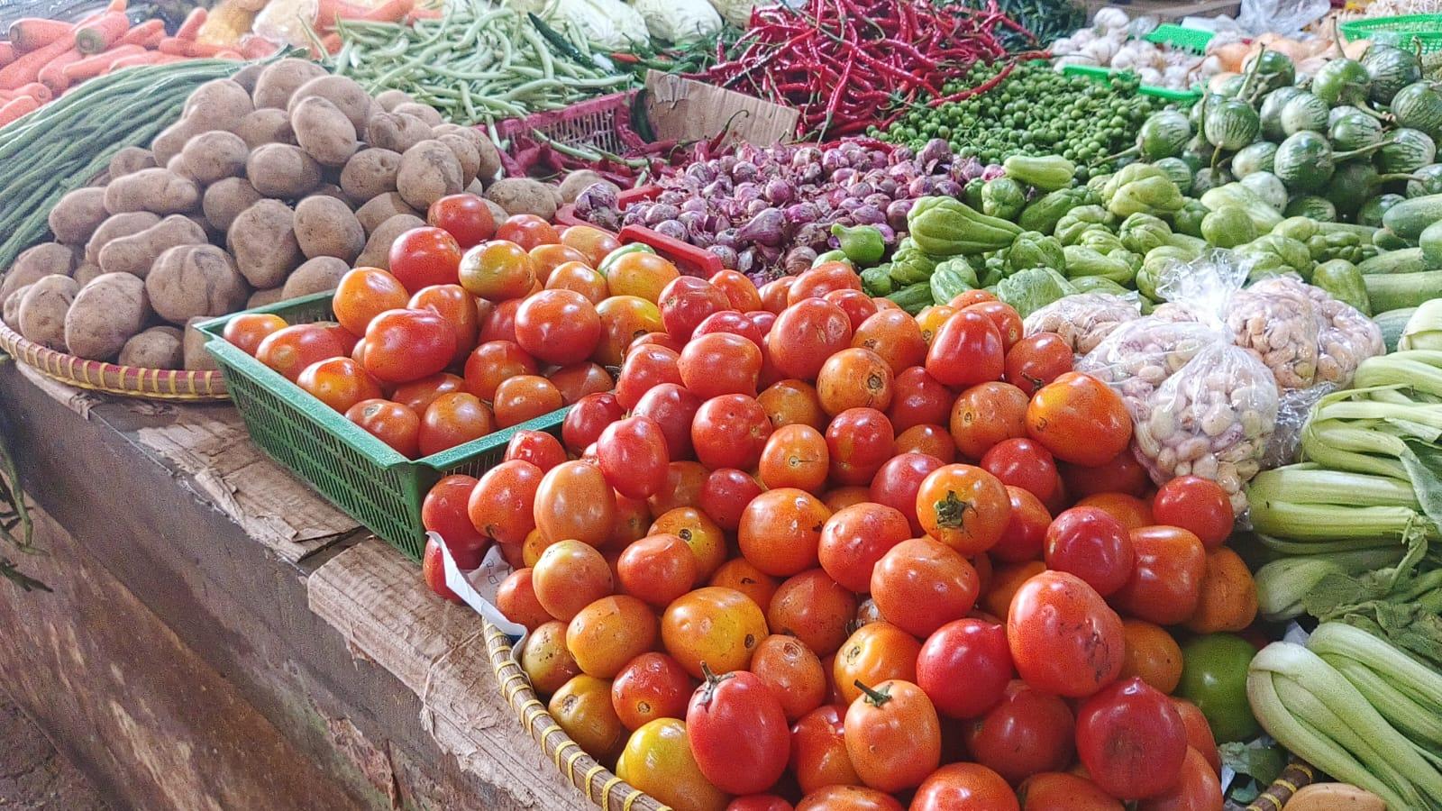 Cuaca Ekstrem Picu Kenaikan Harga Tomat di Pasar Manis Ciamis