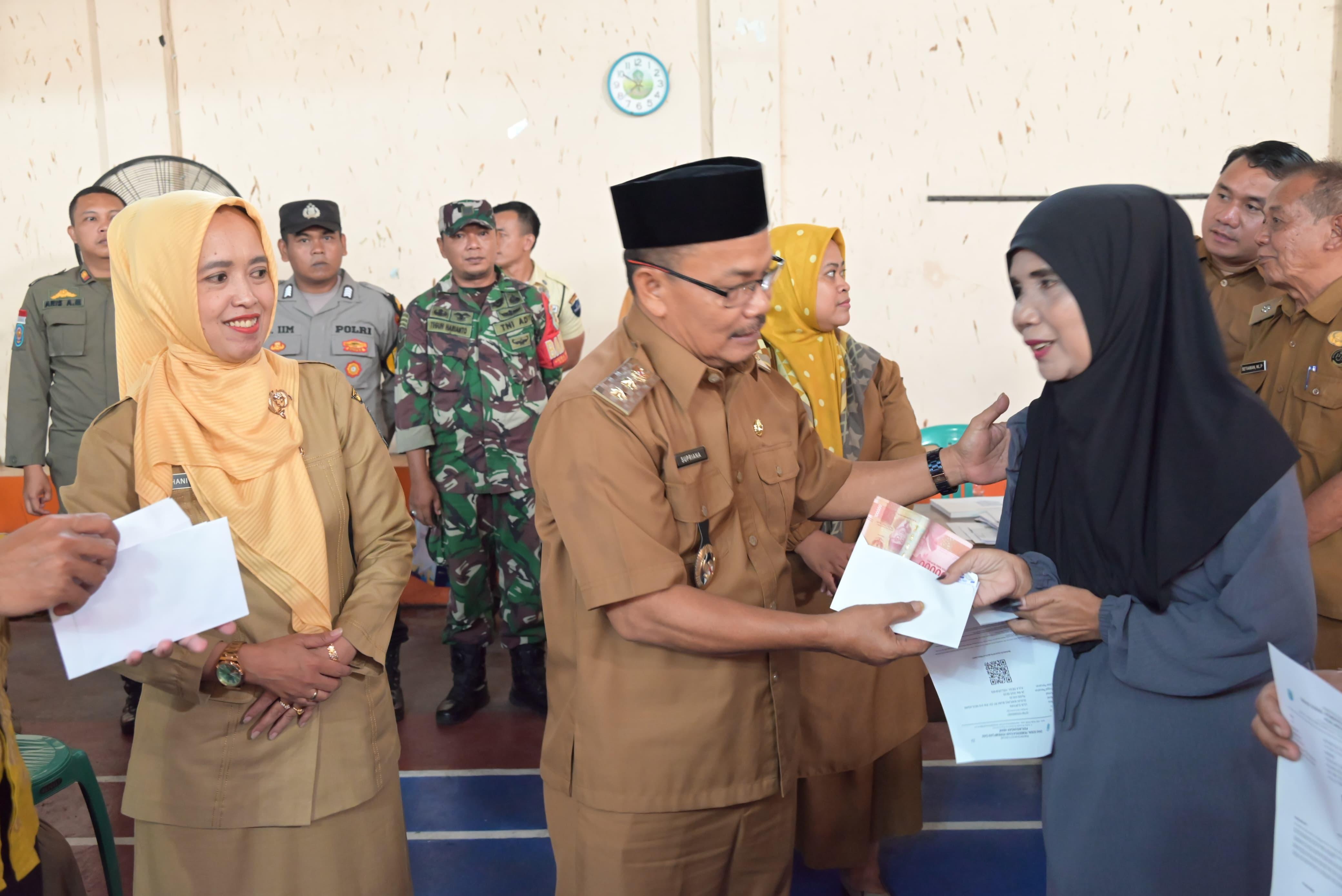 Dukung Asta Cita Prabowo, Pemerintah Kota Banjar Salurkan Bantuan Tunai untuk Warga Miskin