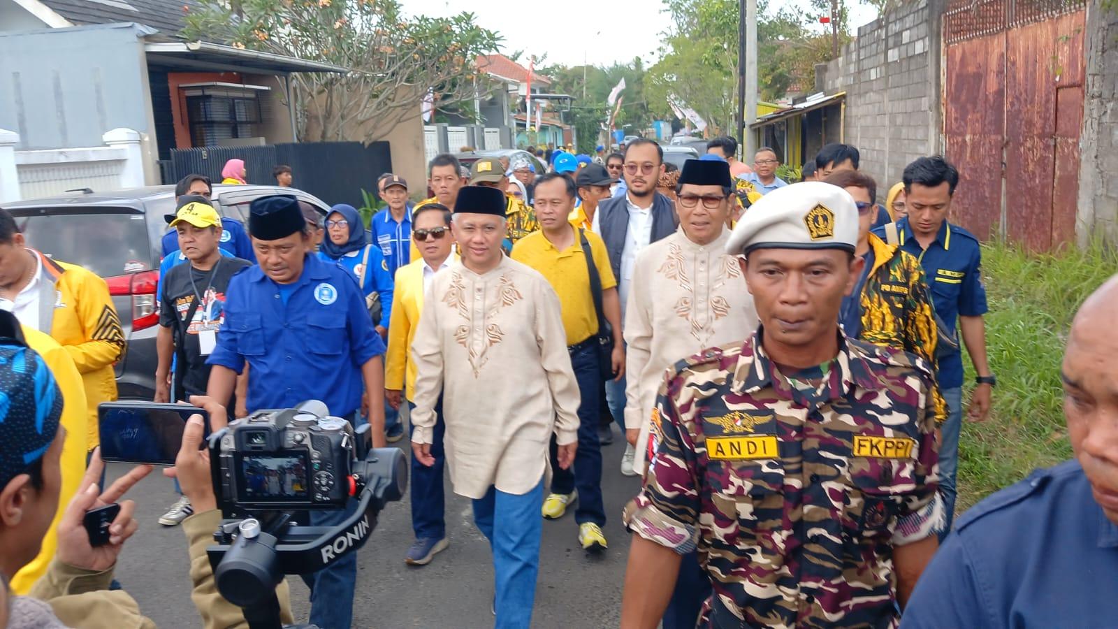 Pasangan Yusuf-Hendro Mendaftar ke KPU Kota Tasikmalaya dengan Berjalan Kaki Sambil Lantunkan Salawat