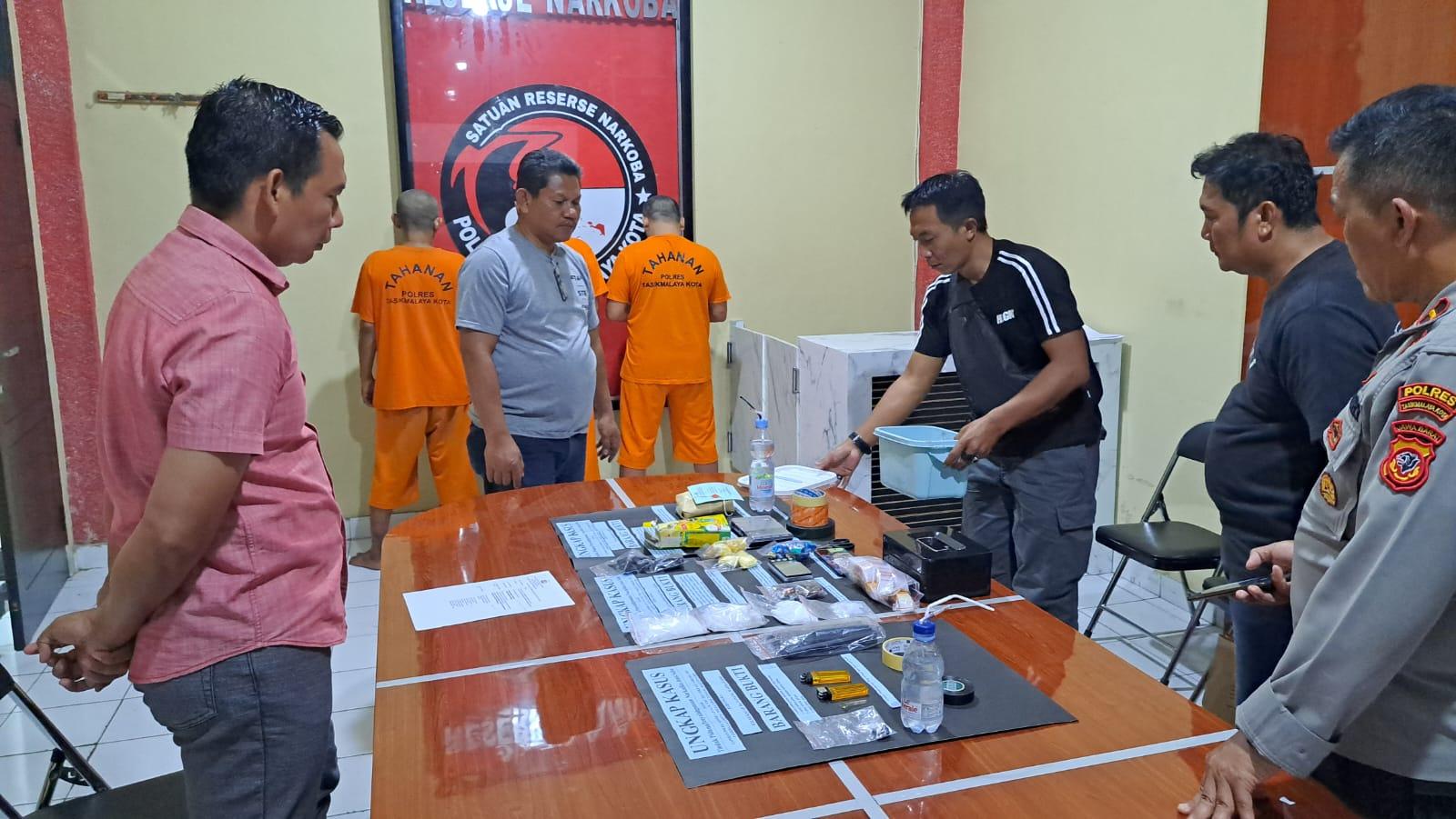 Satresnarkoba Polres Tasikmalaya Kota Ungkap Peredaran Sabu dengan Modus Tempel Bungkus Permen