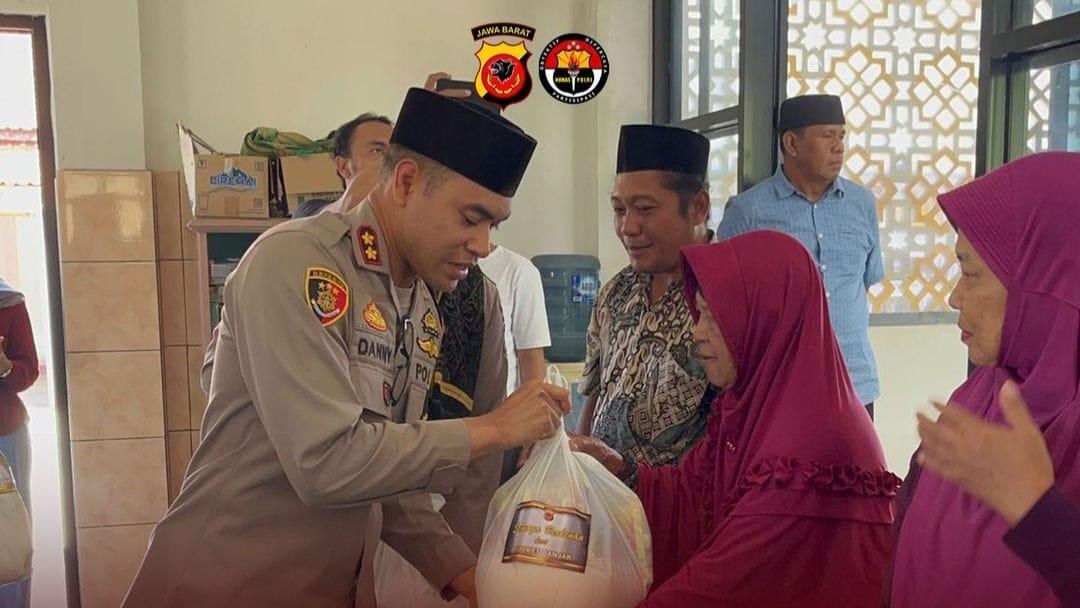 Kapolres Banjar Gelar Bakti Sosial Usai Kegiatan Jumat Curhat