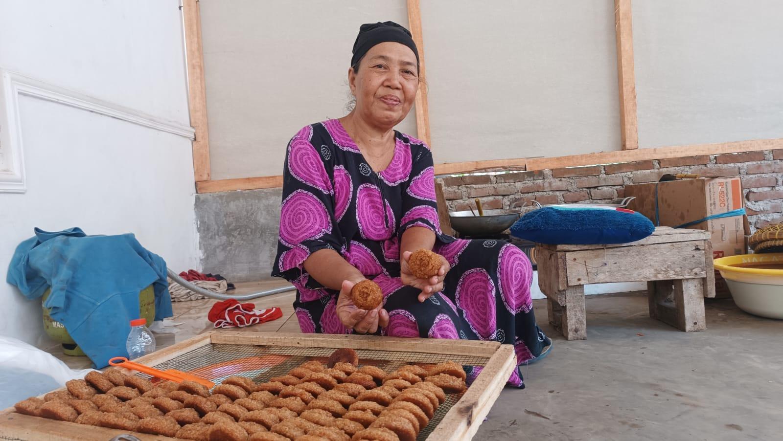 Mengintip Pembuatan Kue Cucur Khas Betawi di Kota Banjar