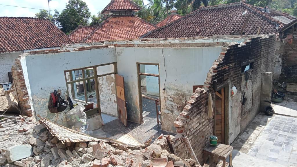 Rumah Lansia di Banjarsari Ciamis Ambruk, Penghuni Selamat
