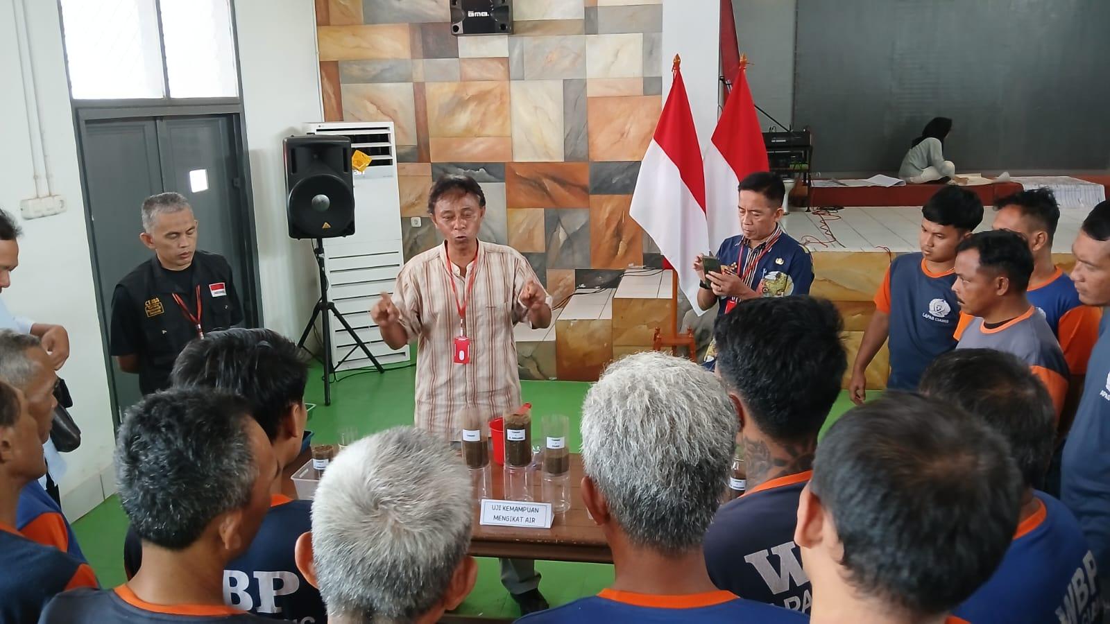 Latih Kemandirian, Lapas Ciamis Gelar Pelatihan Bercocok Tanam Padi Organik bagi Warga Binaan