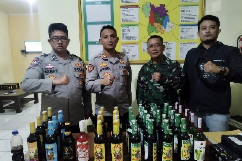 Razia Pekat Jaga Kondusivitas, Polsek Mangkubumi Sita Puluhan Botol Miras