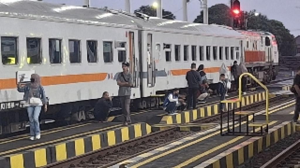 Akibat Longsor di Manonjaya Tasikmalaya, Lima Perjalanan Kereta Tertunda dan Dialihkan