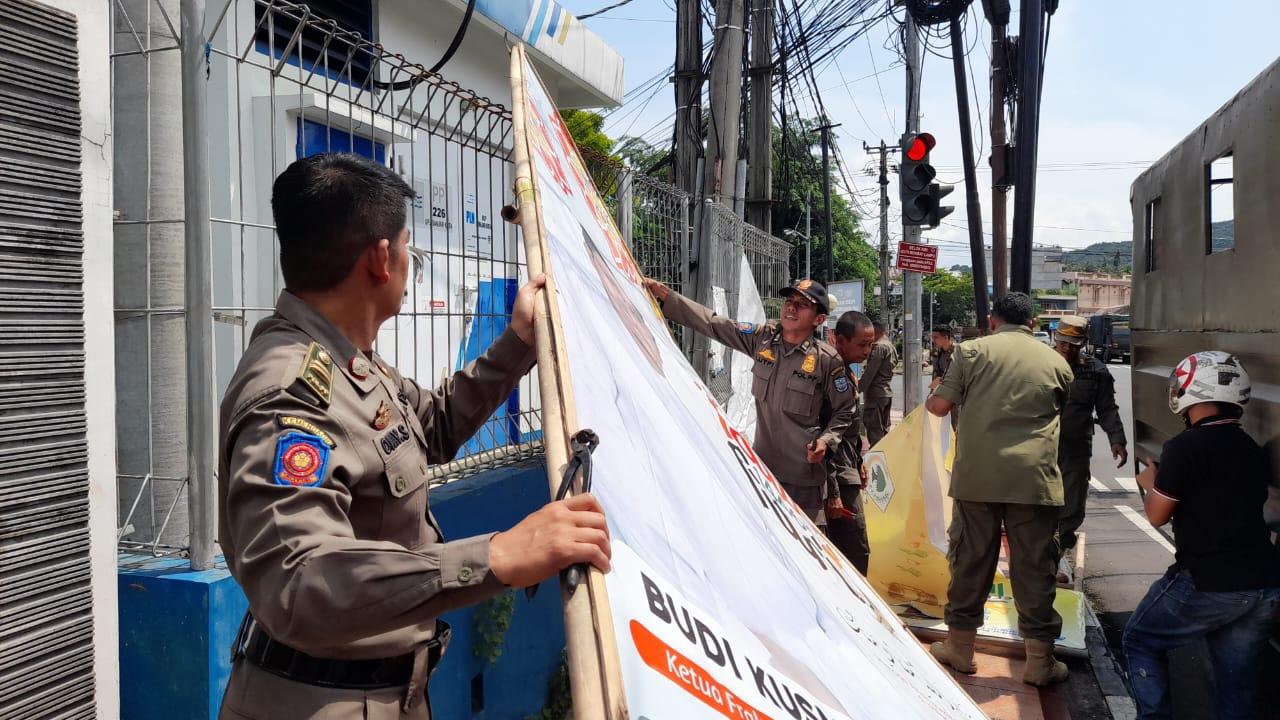 Satpol PP Kota Banjar Tertibkan Spanduk Ilegal Usai Lebaran, Banyak yang Langgar Aturan dan Tak Bayar Retribusi