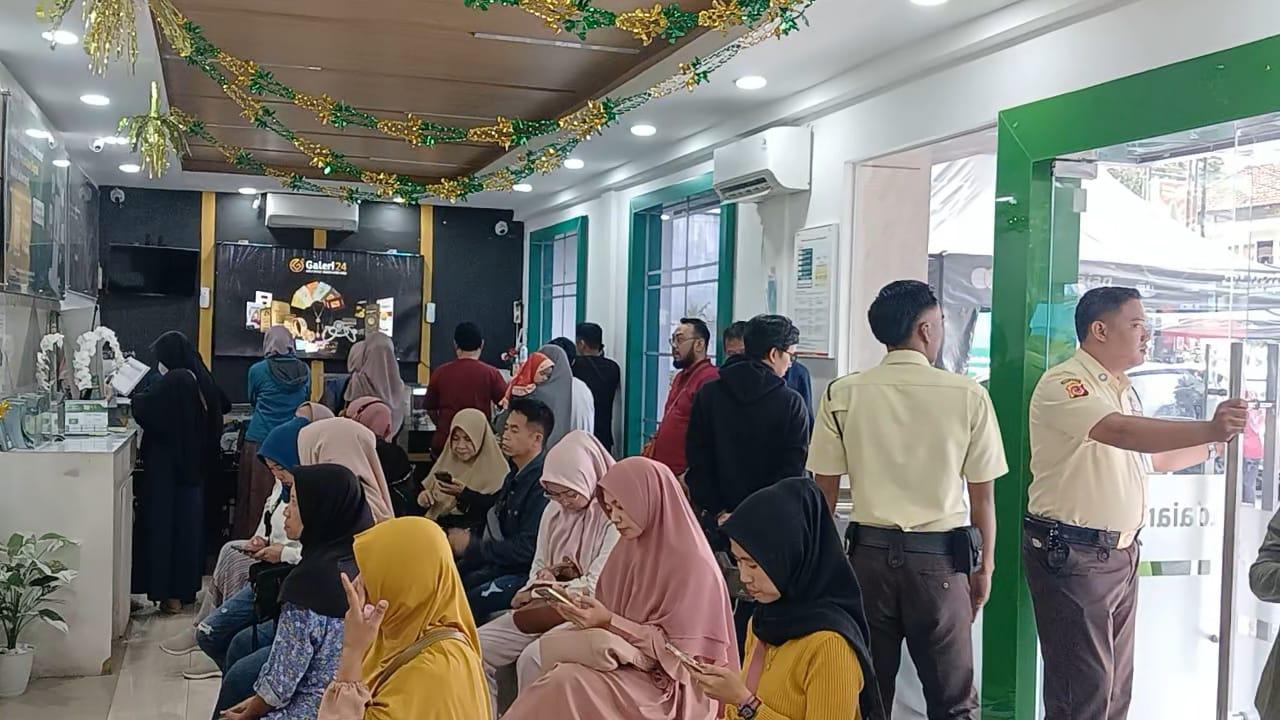 Masyarakat Tasikmalaya Ramai-Ramai Investasi Emas di Pegadaian