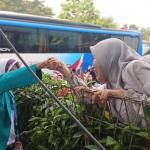 FOTO: Tangis Haru Iringi Keberangkatan 435 Jemaah Calon Haji Kloter 19 Ciamis