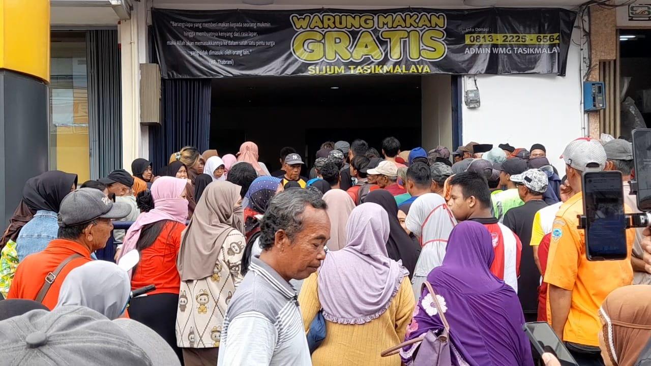 Ratusan Warga Serbu Warung Makan Gratis “Si Jum” di Tasikmalaya Setiap Hari Jumat