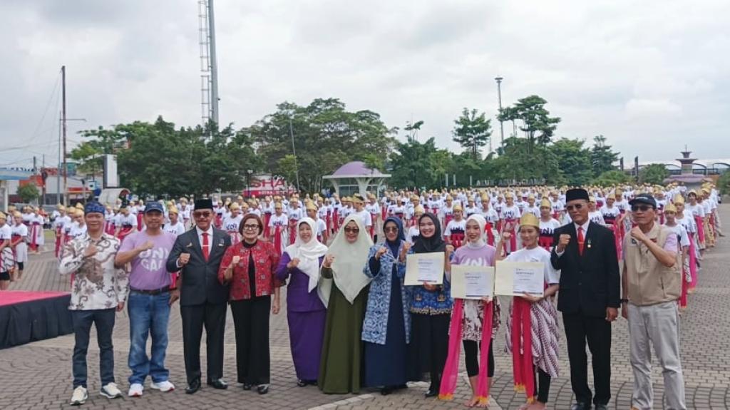 Foto: Tari Kolosal Jaipong Galuh Rahayu, Bupati Ciamis Ajak Generasi Muda Cintai Budaya Daerah