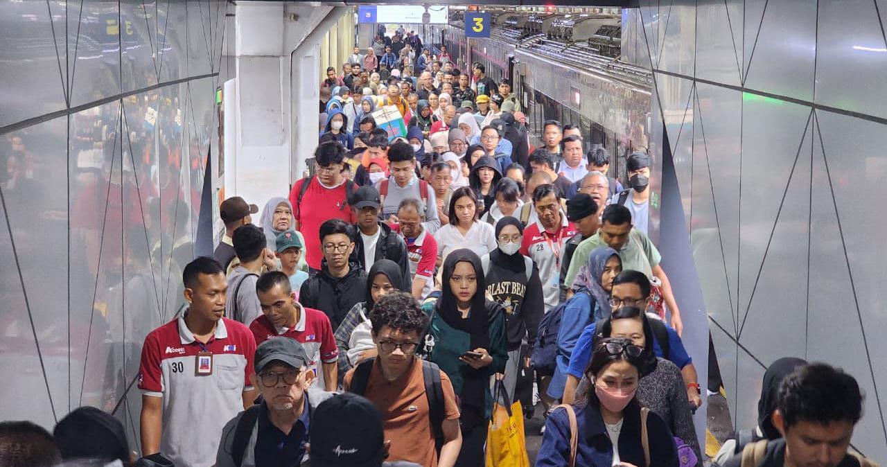 Okupansi Tembus 104 Persen, PT KAI Daop 2 Bandung Catat 221 Ribu Penumpang Berangkat Selama Libur Nataru