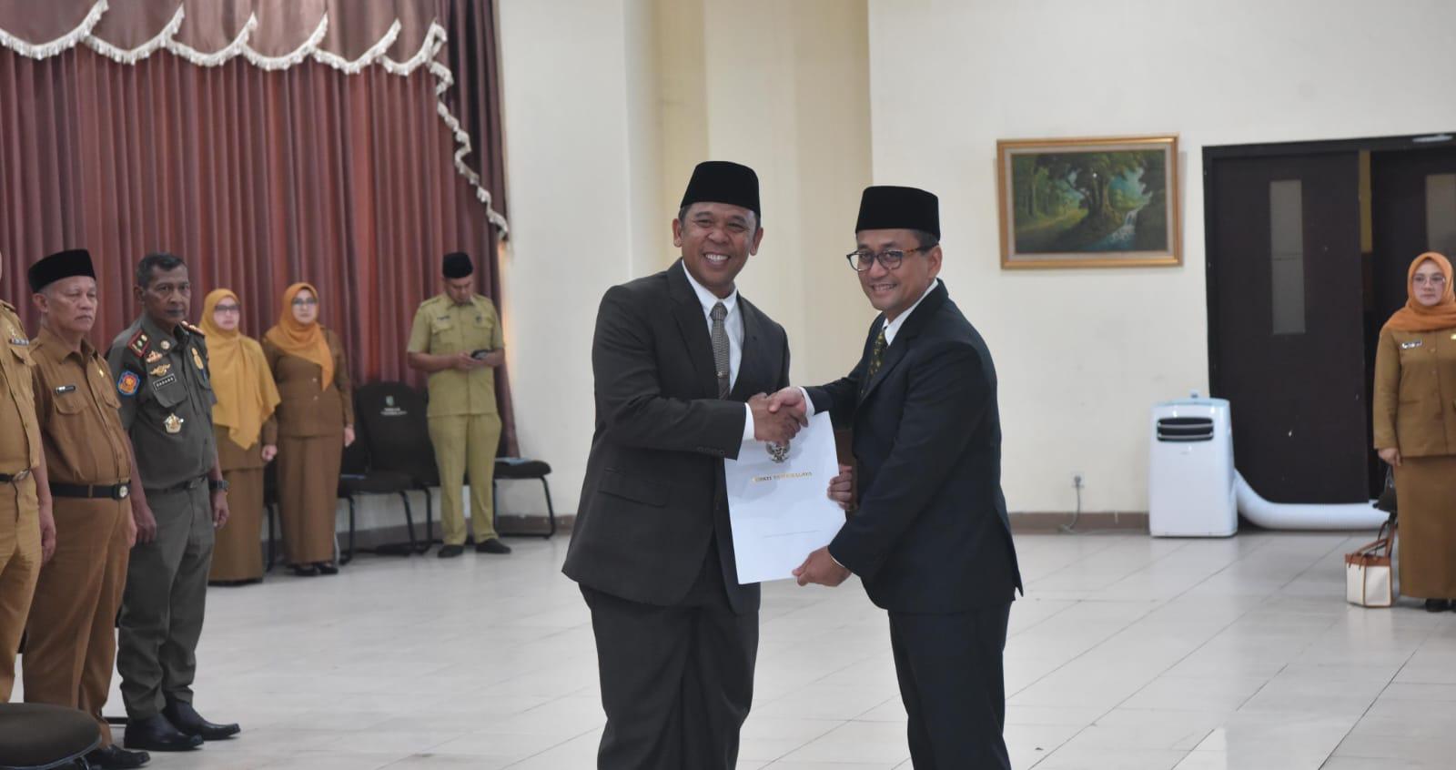 Tak Butuh Waktu Lama, Roni Sahroni Dilantik Menjadi Pj Sekda Kabupaten Tasikmalaya, Bupati: Jangan Ada Kubu-Kubuan Lagi