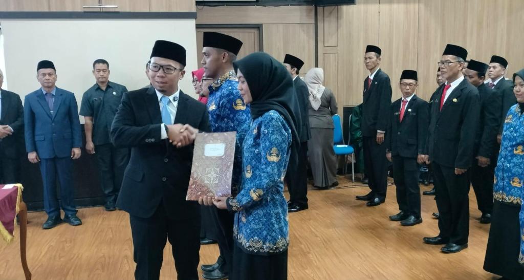 30 Kepala SD Negeri di Kota Tasikmalaya Dilantik, Viman: Tingkatkan Layanan Pendidikan