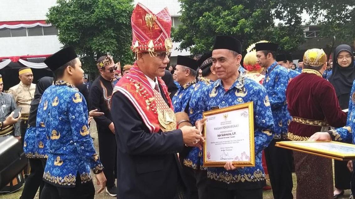 Jaja Sukmana Terpilih sebagai PPL Teladan Nasional Berkat Inovasi Pupuk "Muharam"