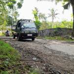 Jalan Caringin Banjar Rusak Parah, Warga Keluhkan Ketimpangan Infrastruktur