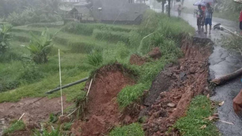 Jalur Rancah Ciamis-Kuningan Terancam Lumpuh Akibat Longsor
