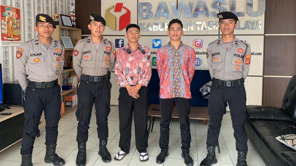 Jelang Pilkada 2024, Sat Samapta Polres Tasikmalaya Lakukan Patroli di Kantor KPU dan Bawaslu