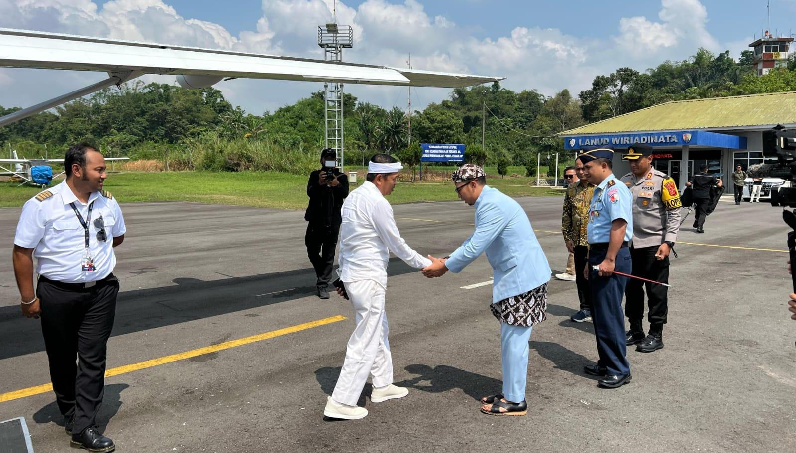 Kang Dedi Mulyadi Tiba di Bandara Wiriadinata, Akan Hadiri Hari Jadi Kabupaten Tasikmalaya ke-393
