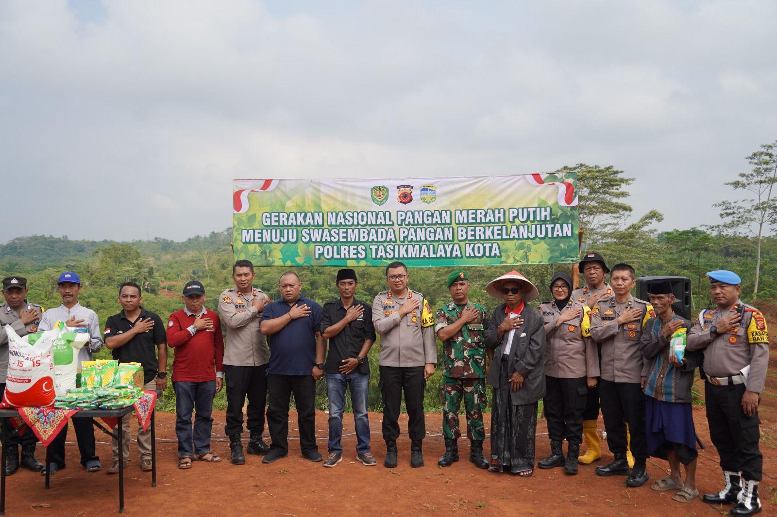 Kapolres Tasikmalaya Kota Gelar Program Ketahanan Pangan dengan Penanaman Palawija di Kecamatan Gunung Tanjung