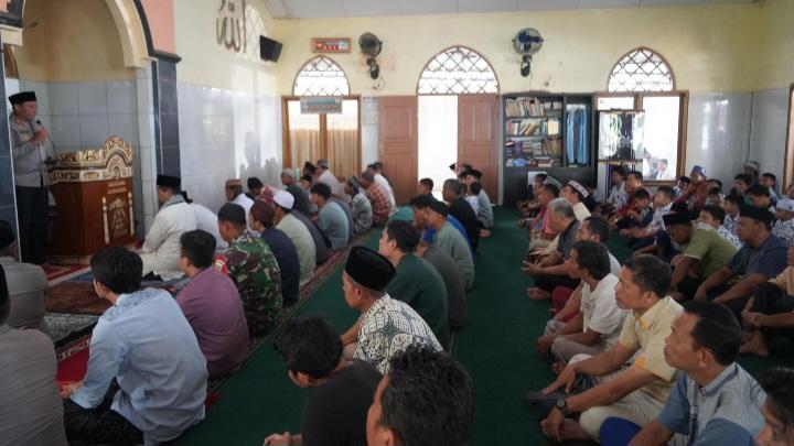 Kapolres Tasikmalaya Kota Sampaikan Imbauan Keamanan dalam Kegiatan Jumat Keliling