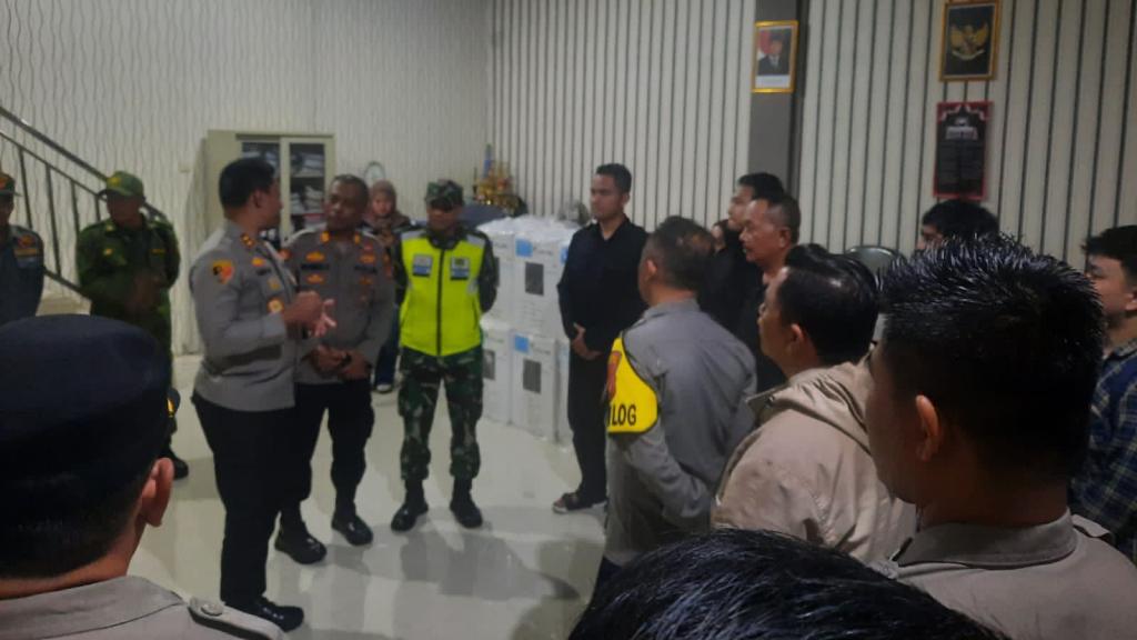 Kapolres Tasikmalaya Kota Tinjau Langsung Pengamanan PSU di Sejumlah TPS