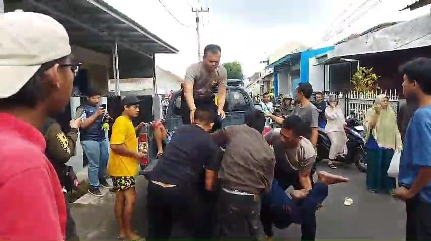 Kecelakaan Hari Ini di Tasikmalaya, 3 Siswa SMP Terkapar usai Sepeda Motornya Senggol Mobil di Jalan Cilembang