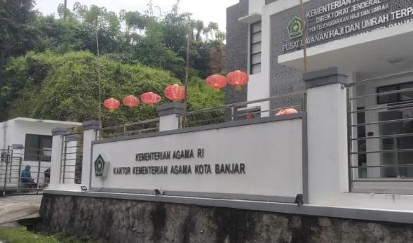 Pemasangan Ornamen Imlek di Kantor Kemenag Kota Banjar Menuai Polemik, Akhirnya Dicopot untuk Jaga Kondusifitas
