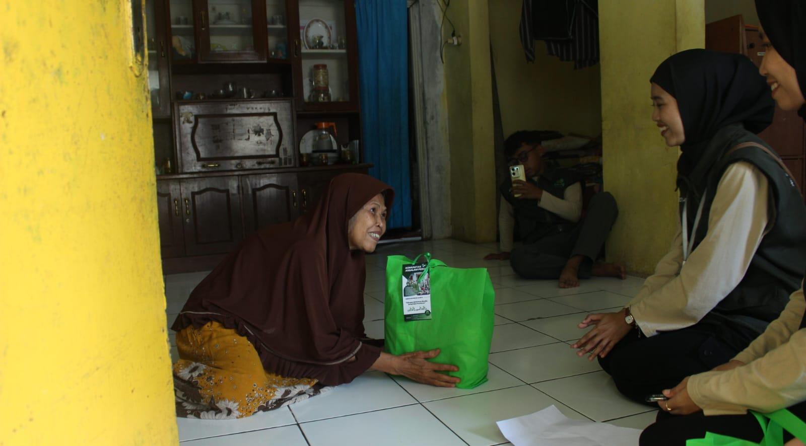 Komunitas Assalam Peduli Salurkan Santunan bagi Anak Yatim dan Dhuafa di Tasikmalaya