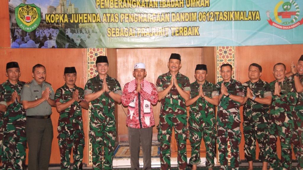 Kopka Juhendra Dapat Hadiah Umroh dari Dandim 0612 Tasikmalaya atas Dedikasinya