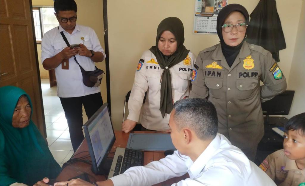 Lansia Asal Garut Diduga Telantar Ditemukan Satpol PP Tasikmalaya di Mangunreja dalam Kondisi Linglung