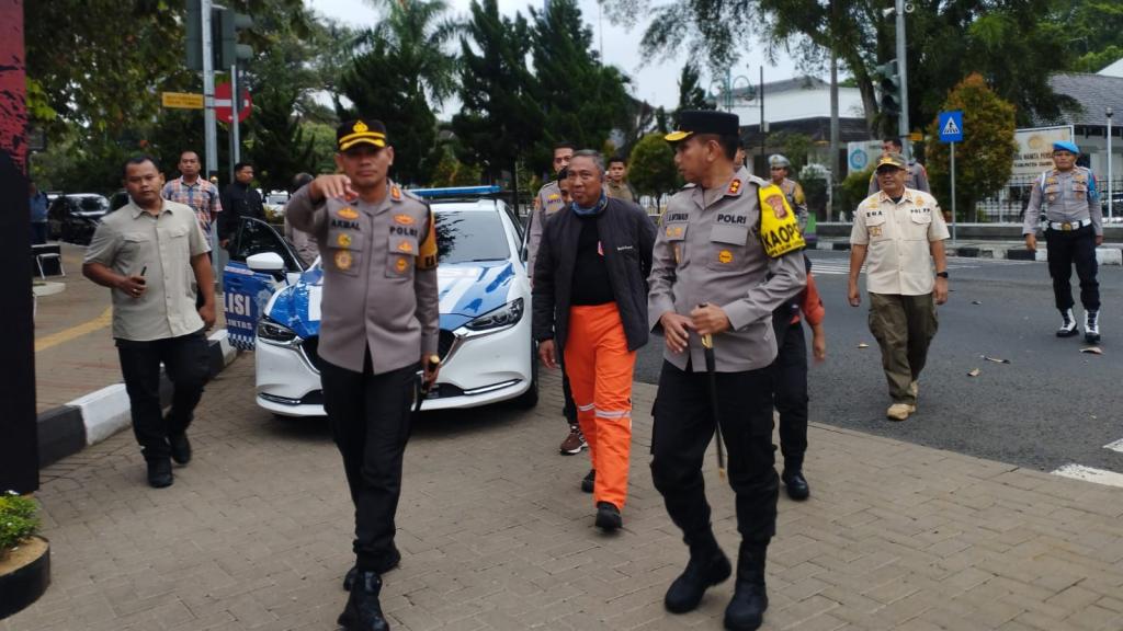 Pastikan Kesiapan Pengamanan, Kapolda Jabar Tinjau Pos Pelayanan Operasi Nataru di Ciamis
