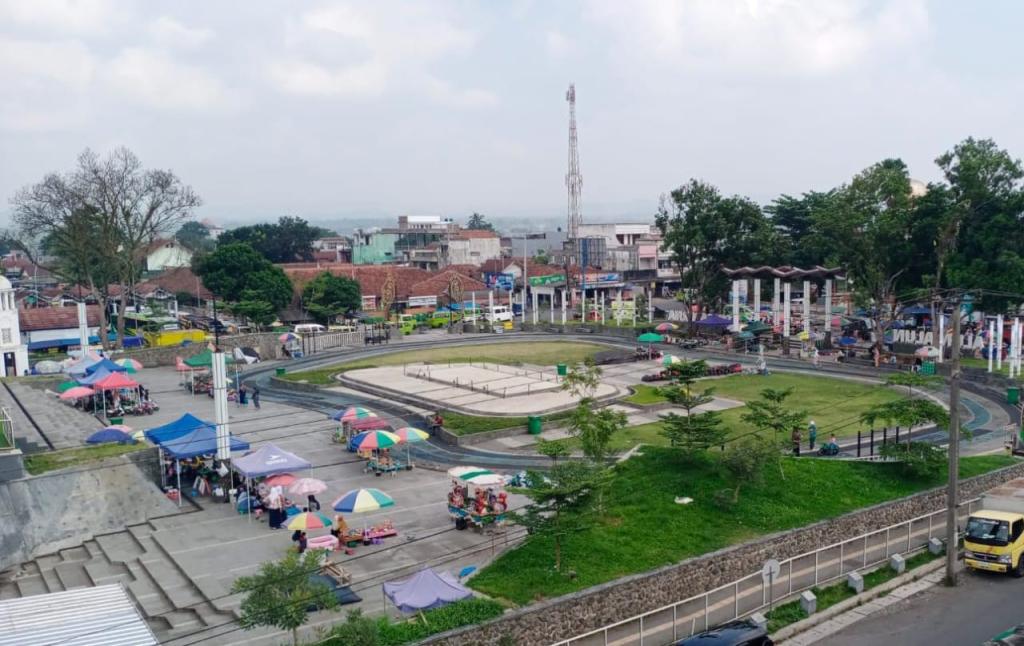 Penataan PKL di Alun-Alun Singaparna Tasikmalaya Diberlakukan Jam Operasional