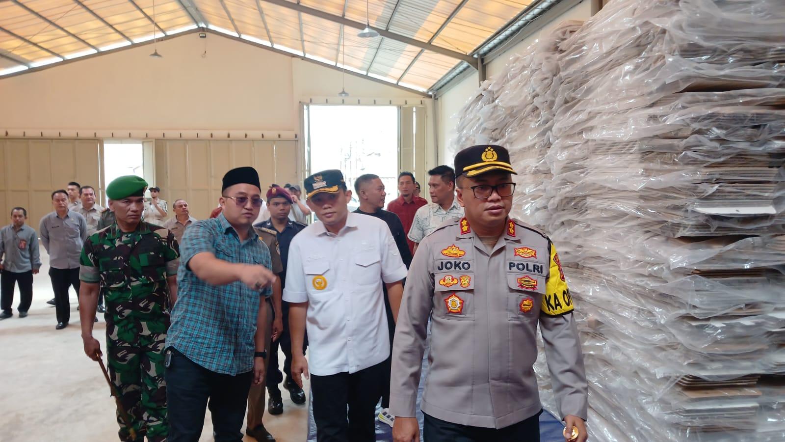 Personel Polres Tasikmalaya Kota Siaga 24 Jam Amankan Gudang Logistik KPU