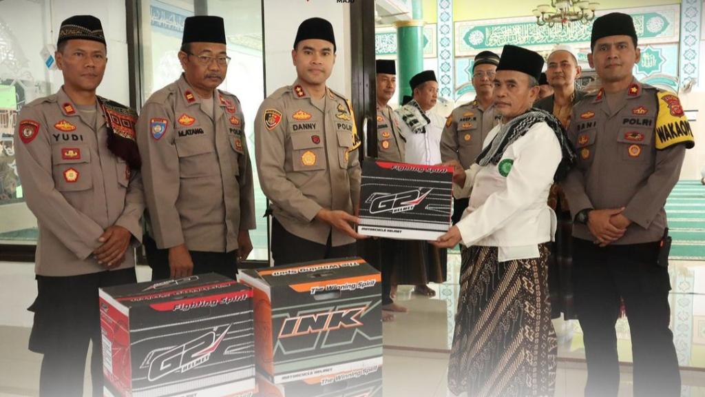 Polres Banjar Gelar Bakti Sosial di Ponpes Miftahul Huda Al-Azhar Citangkolo